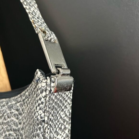 Vintage y2k 00s 2000s faux snake skin shoulder bag by Cornell - Picture 5 of 16